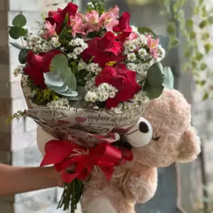 BUQUÊ DE ROSAS VERMELHAS TERNURA E AMOR